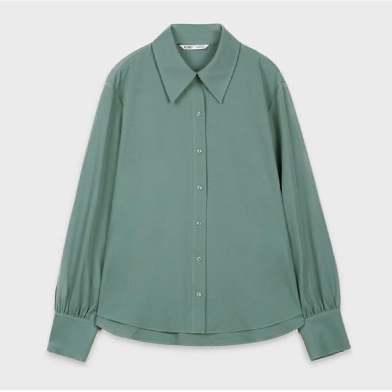 Pass áo sơ mi Mixxo màu xanh và kem size M