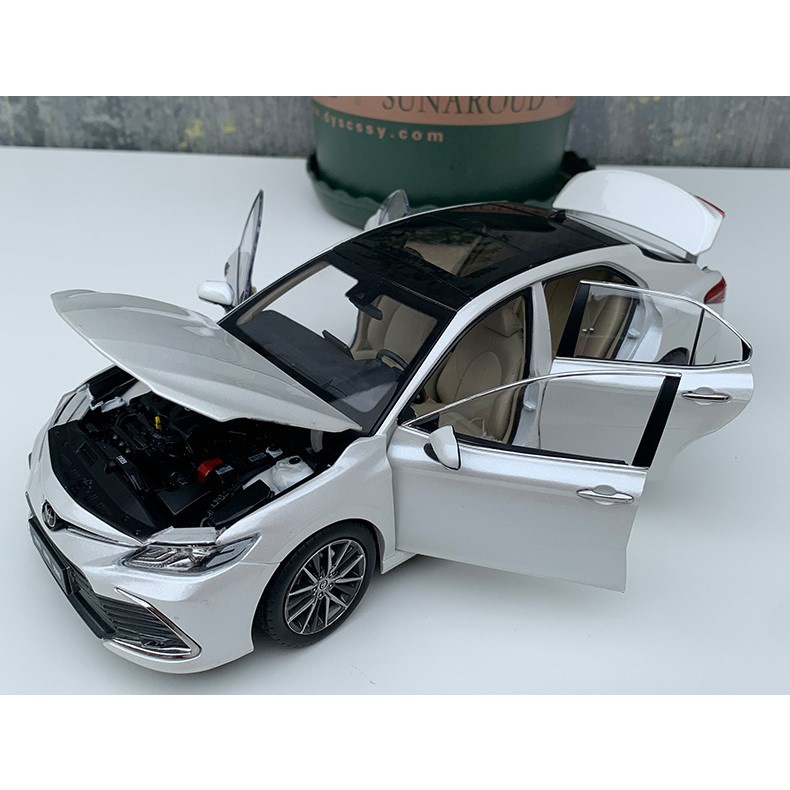 Mô hình Toyota Camry 2022 tỉ lệ 1:18