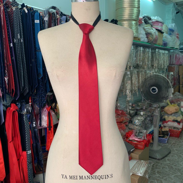 <TH>Cà vạt nam thắt sẵn bản lớn 8cm . Cà vạt trung niên