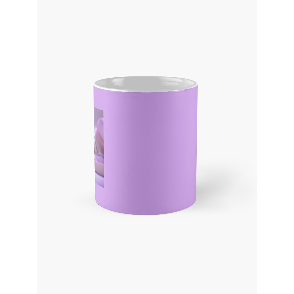 Ly sứ cốc sứ in hình Rose trong MV 2021