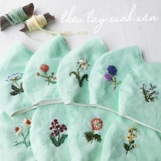 Khẩu trang linen thêu hoa dại 🌼