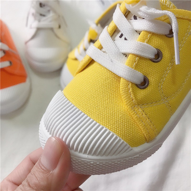 Giày canvas cột dây màu trơn cho bé