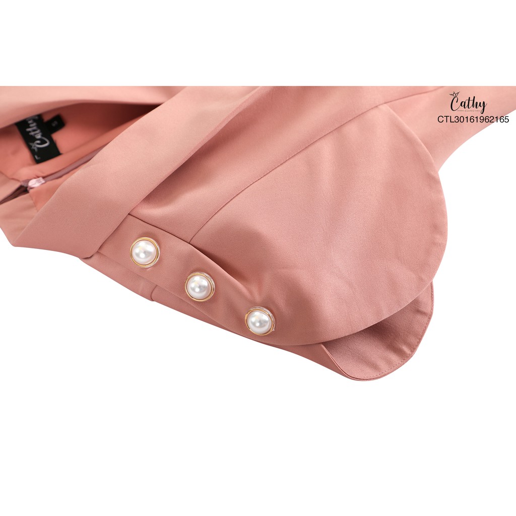 Đầm bút chì Cathy Clans tay đắp kiểu đính nút ngọc hồng ruốc | BigBuy360 - bigbuy360.vn