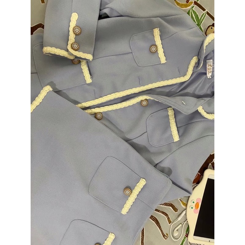 Set áo khoác dạ mịn xanh viền thêu và chân váy dạ mịn dáng ngắn