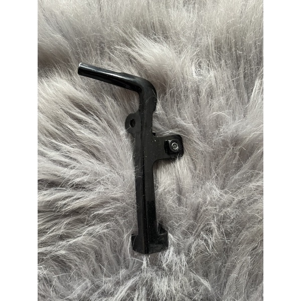 Pát kẹp dây dầu wave 110 chữ C