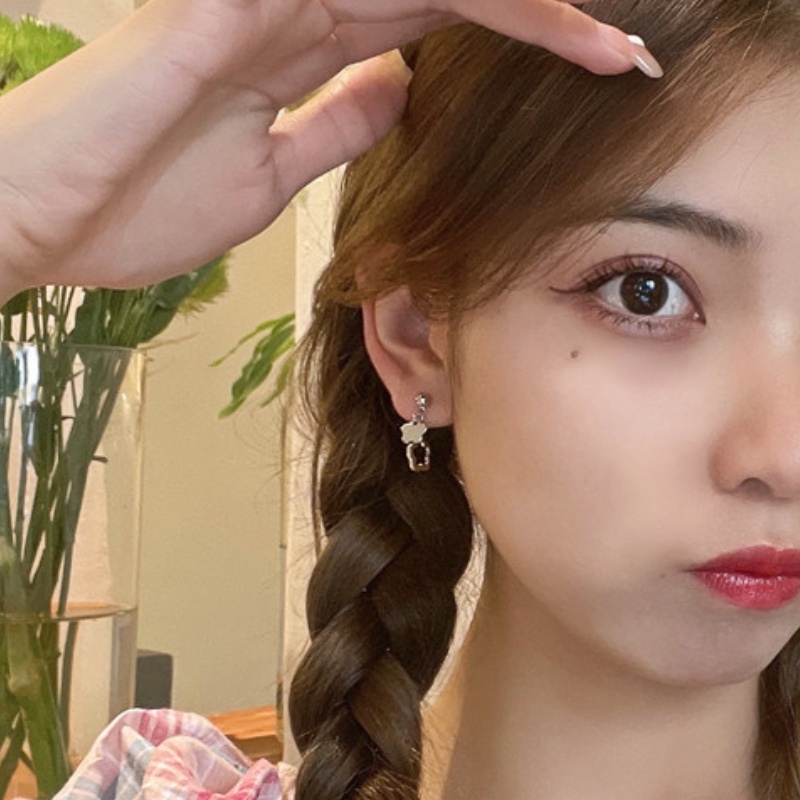 Bông Tai Hình Hoa Nhỏ Dáng Ngắn Màu Bạc Xinh Xắn Thời Trang Cho Nữ