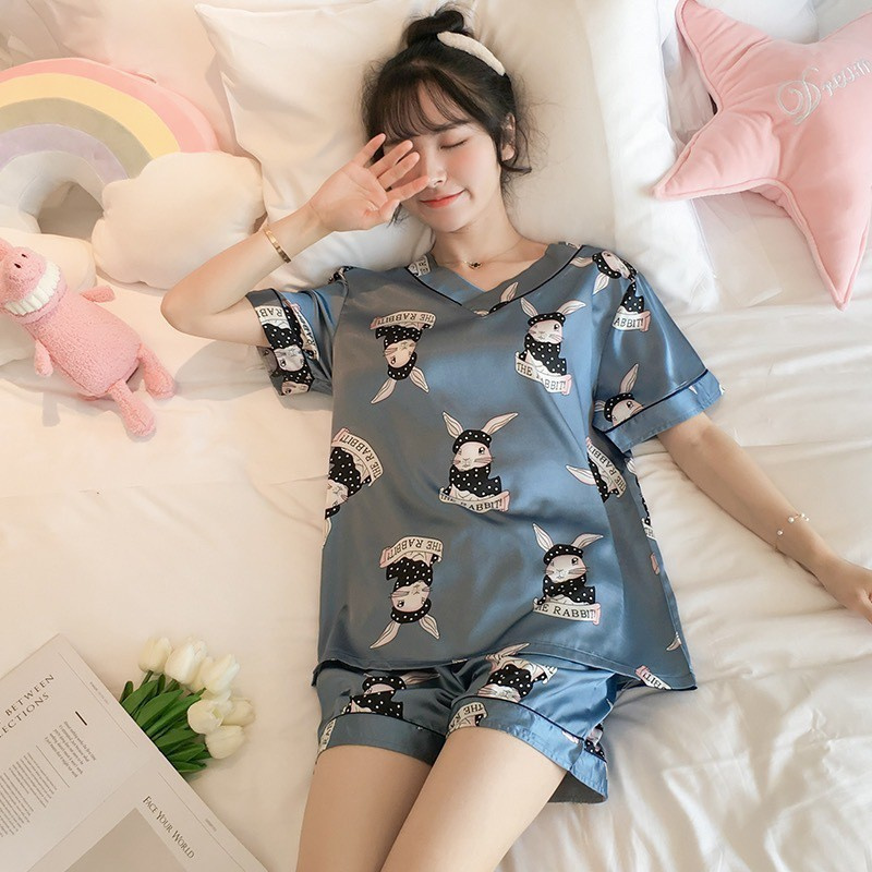 【SUGE】pijama lụa cộc tay quần dài Bộ Đồ Ngủ Tay Ngắn Cổ Chữ Trang Mùa Hè Cho Nữ Bộ Đồ Ngủ Nữ Mùa Hè Hàng