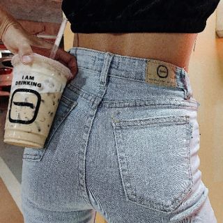 Quần jeans ống loe nhỏ