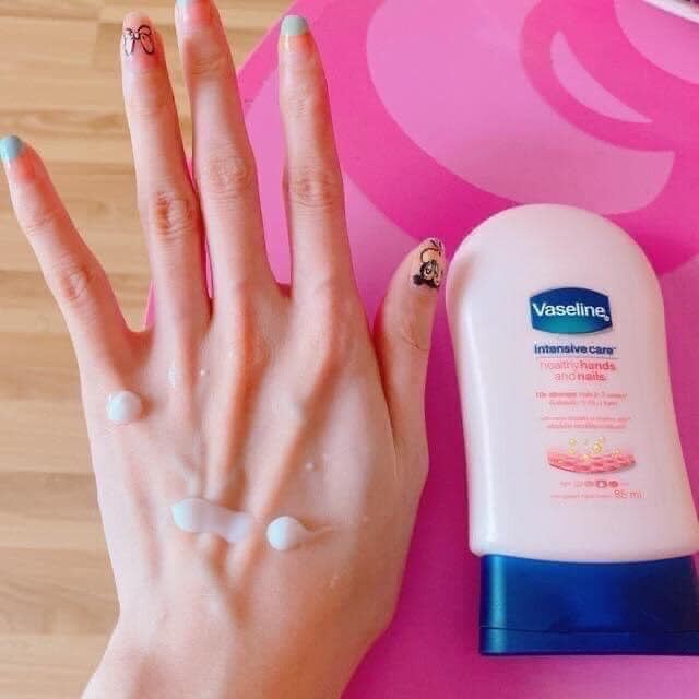 Kem dưỡng da tay và móng Vaseline Healthy Hands and Nails 85ml giúp da tay mịn màng, móng tay khỏe