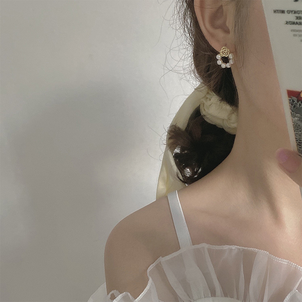 Hoa tai mạ bạc 925 hình hoa hồng đính ngọc trai phong cách cổ điển