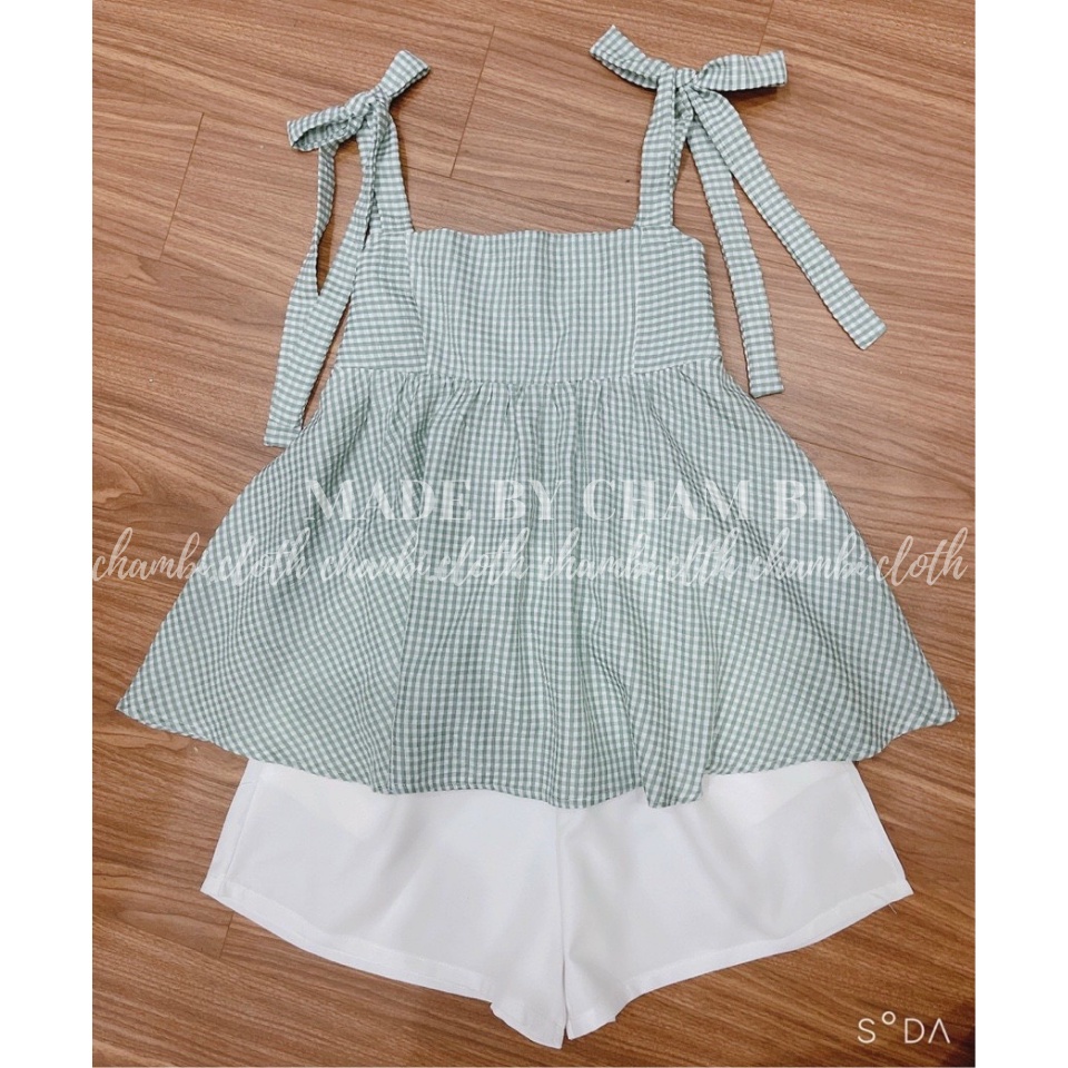 Set kiểu Hàn xẻng S.047, Set áo babydoll kẻ xanh buộc nơ vai và quần short ống rộng trắng