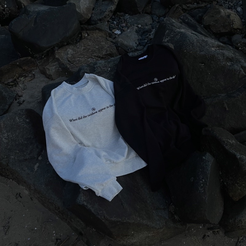 Áo sweater cầu vồng in form rộng OHOH