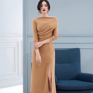 Đầm dự tiệc bệt vai tay dài xẻ tà