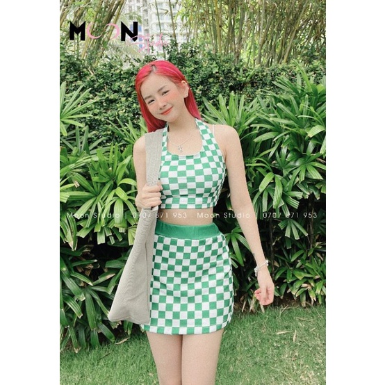 Set áo croptop kèm chân váy caro xanh lá xinh xẻo