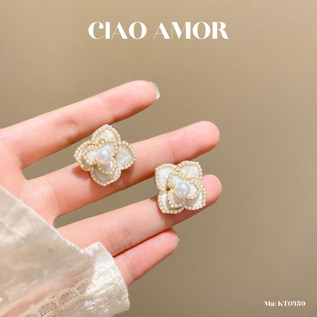 KT0459-Khuyên tai nữ, Bông tai nữ bạc 925 hoa trắng sứ viền ngọc nhỏ đi tiệc Trang sức Ciao Amor