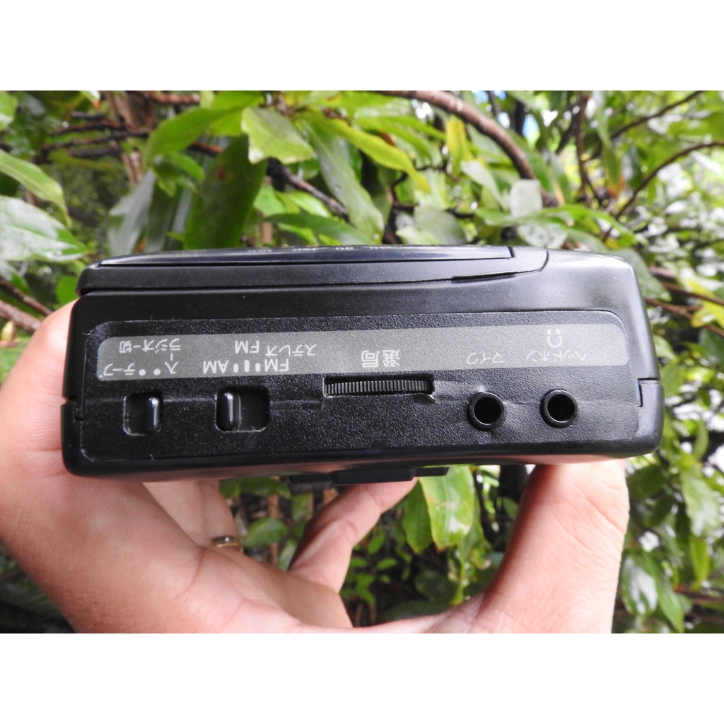 Máy nghe nhạc Cassette Stereo AIWA TR-3 có loa ngoài kiêm thu đài Radio kiểu máy đẹp còn nguyên tem