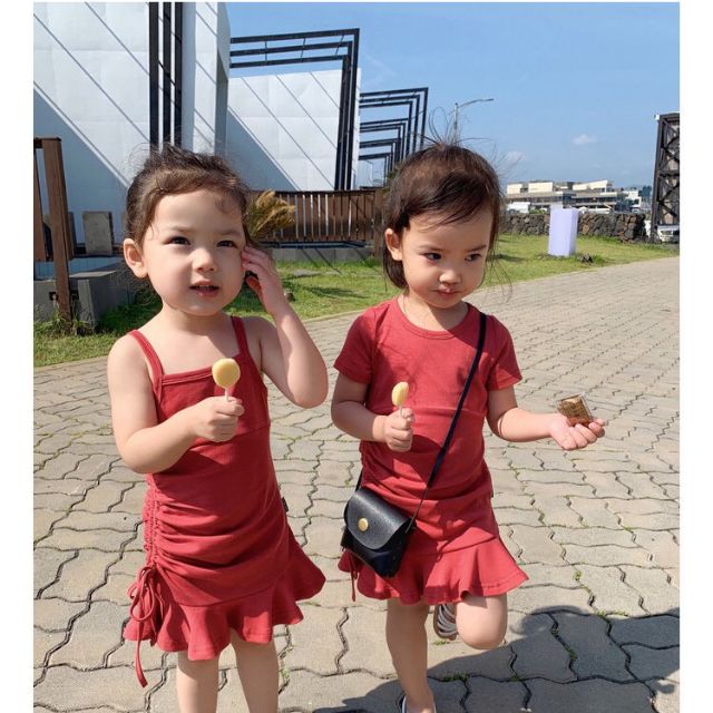 Đầm rút dây bé gái