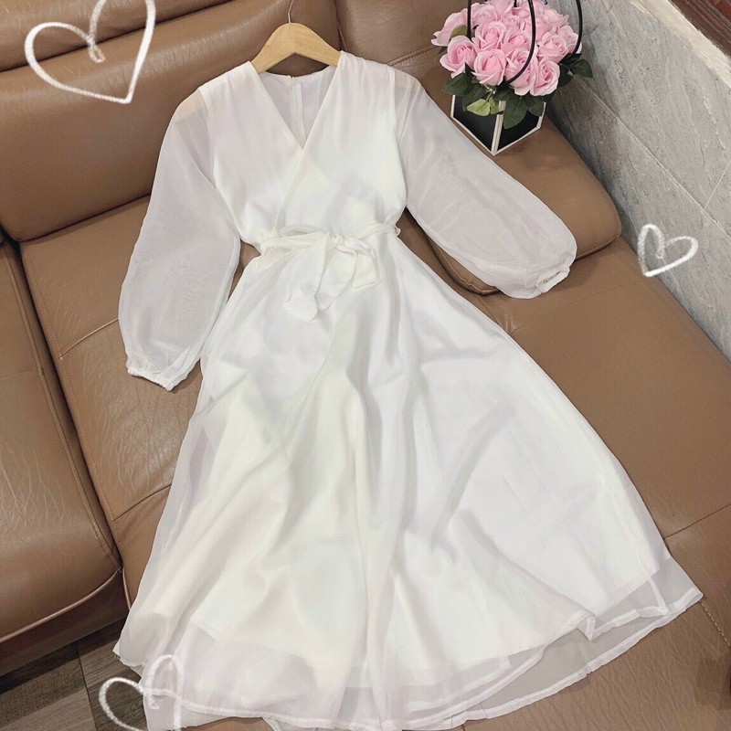 Đầm maxi trắng đắp chéo tay dài đi biển