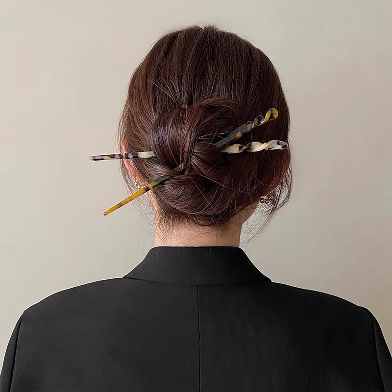 Trâm Cài Tóc Lisa Nhựa Acrylic Cheap Moment Lisa - Vani Store - PKT00275