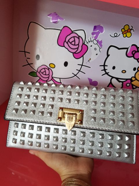 Clutch đinh siêu đẹp siêu hot | BigBuy360 - bigbuy360.vn