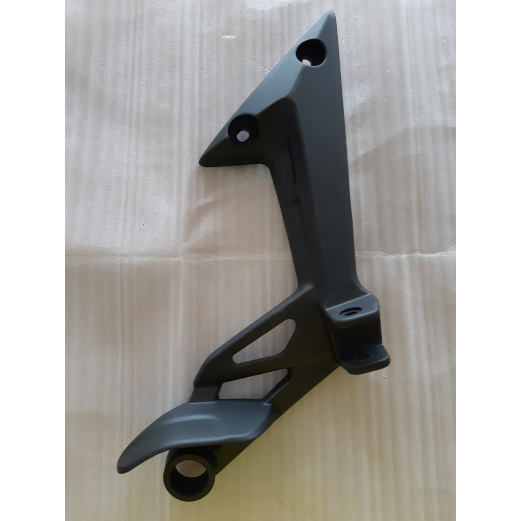 Pát Gác Chân Sau Xe Exciter 135 2006 - 2010 Màu Đen Nhám