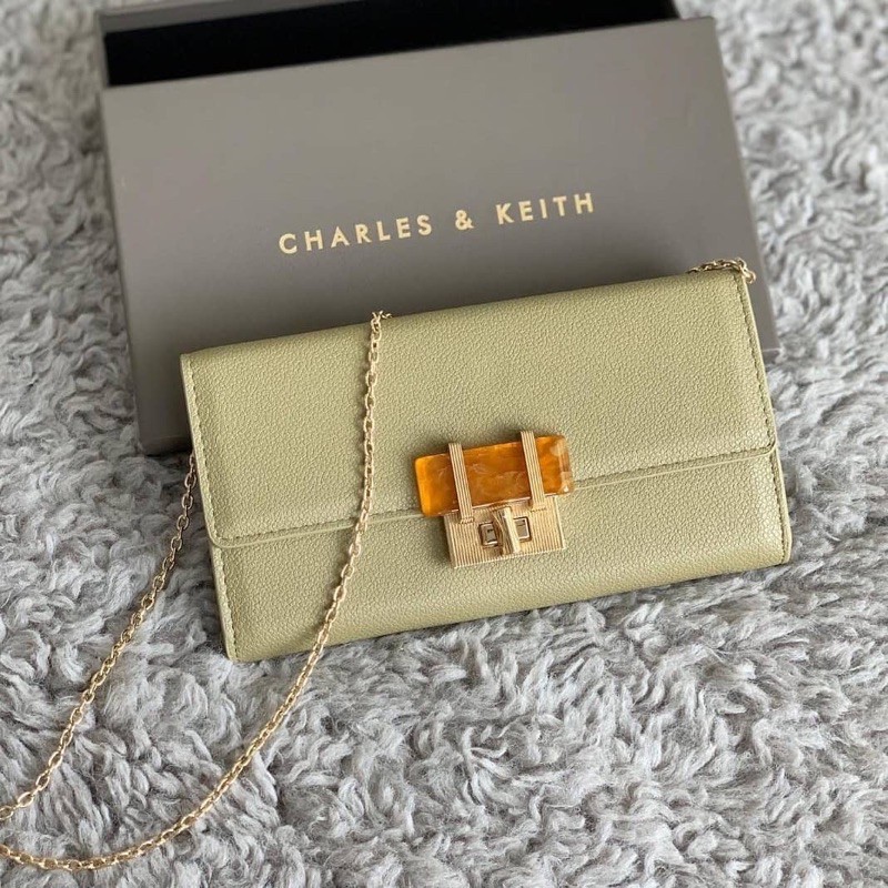 Ví Charles And Keith Đính Đá Sang Trọng