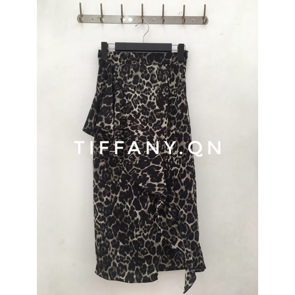 Sét trang phục áo crt + cv hoa tiết da báo phong cách độc đẹp bốn mùa