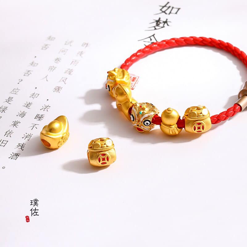 Set vòng 10 Charm kèm Hộp gấm đỏ HongKong