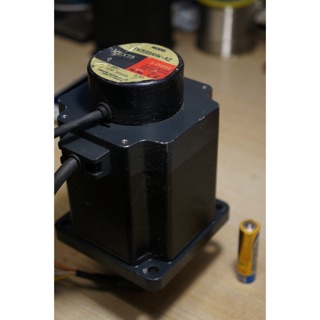 Động cơ bước 5 pha PK599 Vexta , 2.8A , có encoder . Lực 4.1Nm .
