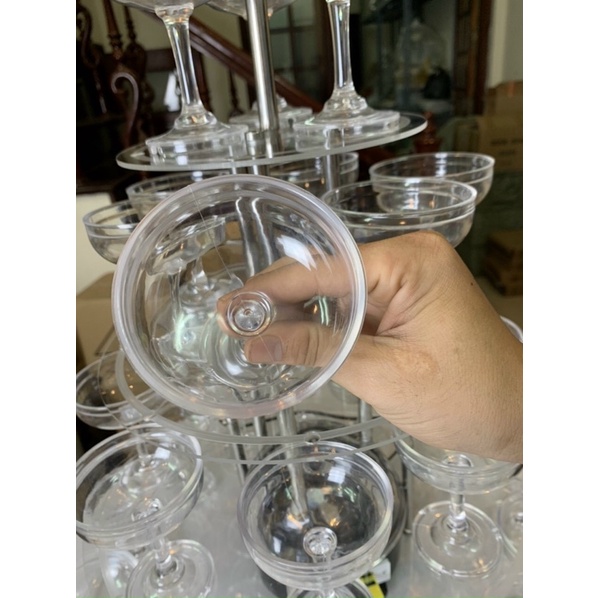 LY MIKA CÓ RĂNG XẾP THÁP LY ĐÁM CƯỚI