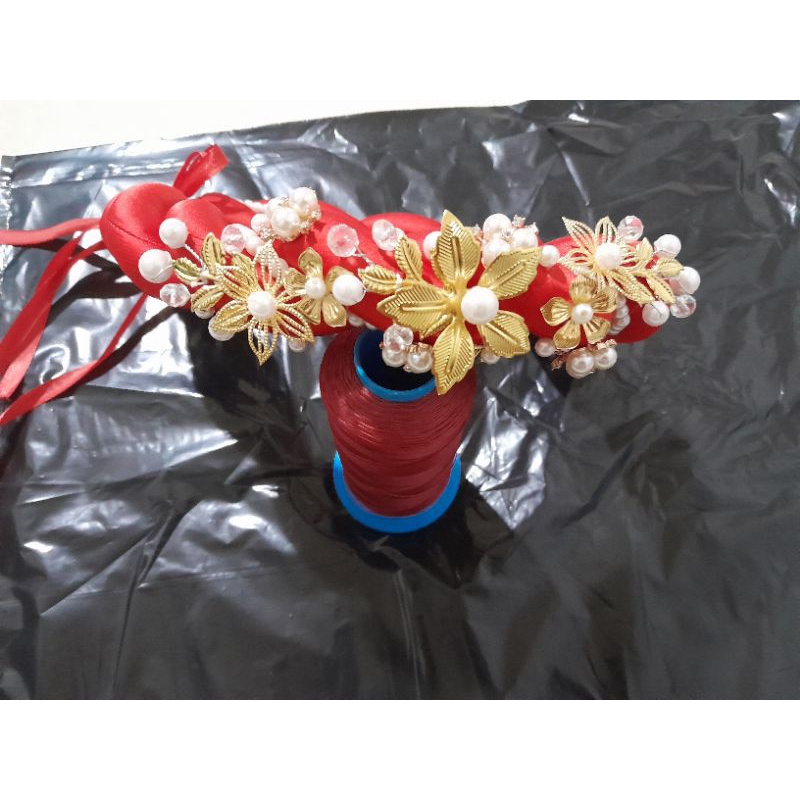 Mấn cô dâu đội áo dài
