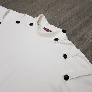 Áo thun unisex phối nút trắng đen