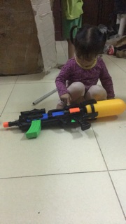 Súng nước đồ chơi