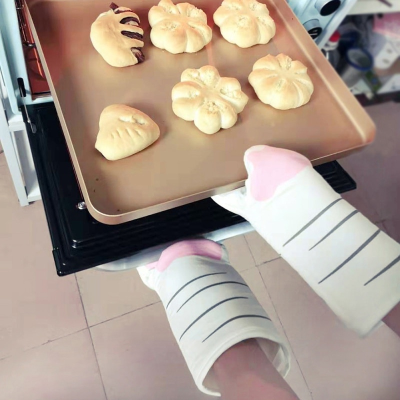 1 pair of 3D cartoon cat's foot oven long gloves, cotton heat insulation microwave oven non-slip gloves