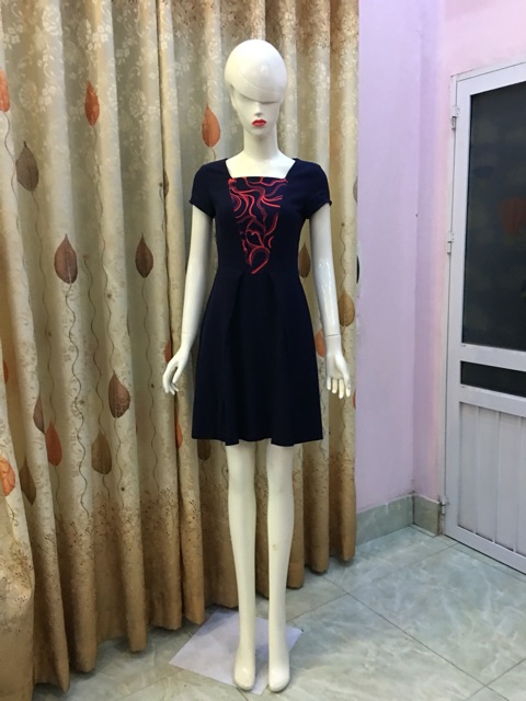 Đầm xòe phối hoa ngực V78 cao cấp | BigBuy360 - bigbuy360.vn