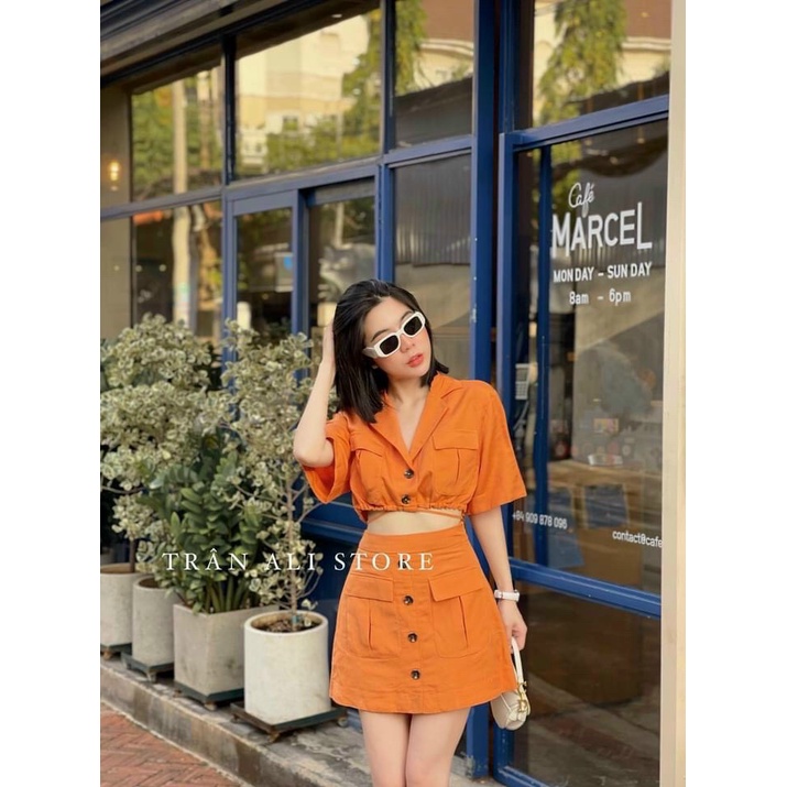 SÉT VEST CHÂN VÁY CHẤT KATE THÔ ÁO NẮP TÚI PHỐI NÚT CỰC XINH LUNG LINH VLTN SHOP