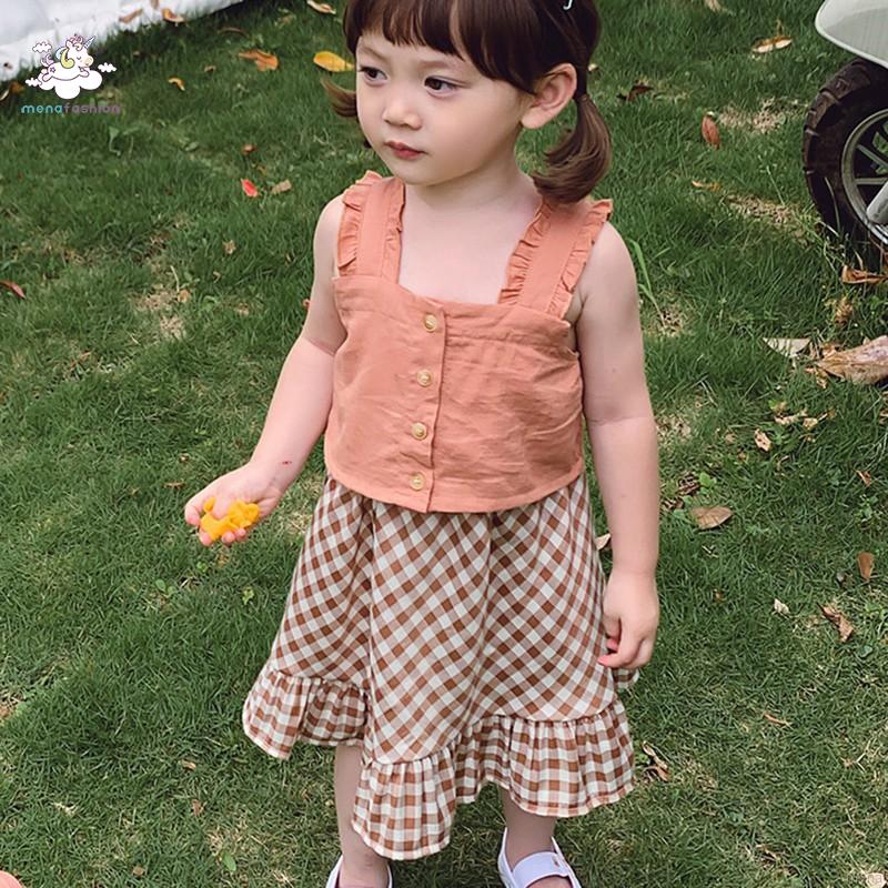 Bộ gồm áo hai dây phối bèo và chân váy họa tiết ca rô xinh xắn cho bé gái