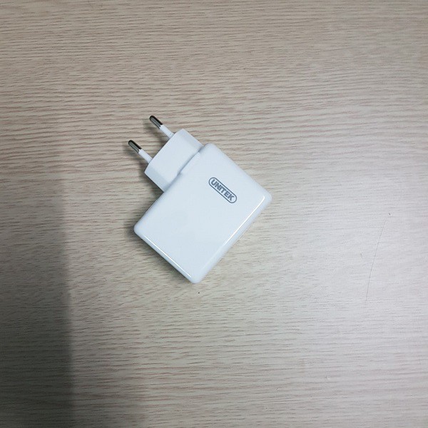 Combo cáp sạc microUSB và cốc 3 cổng Unitek Y-P537A công suất 24W - 1 cổng QC 2.0 (Trắng)