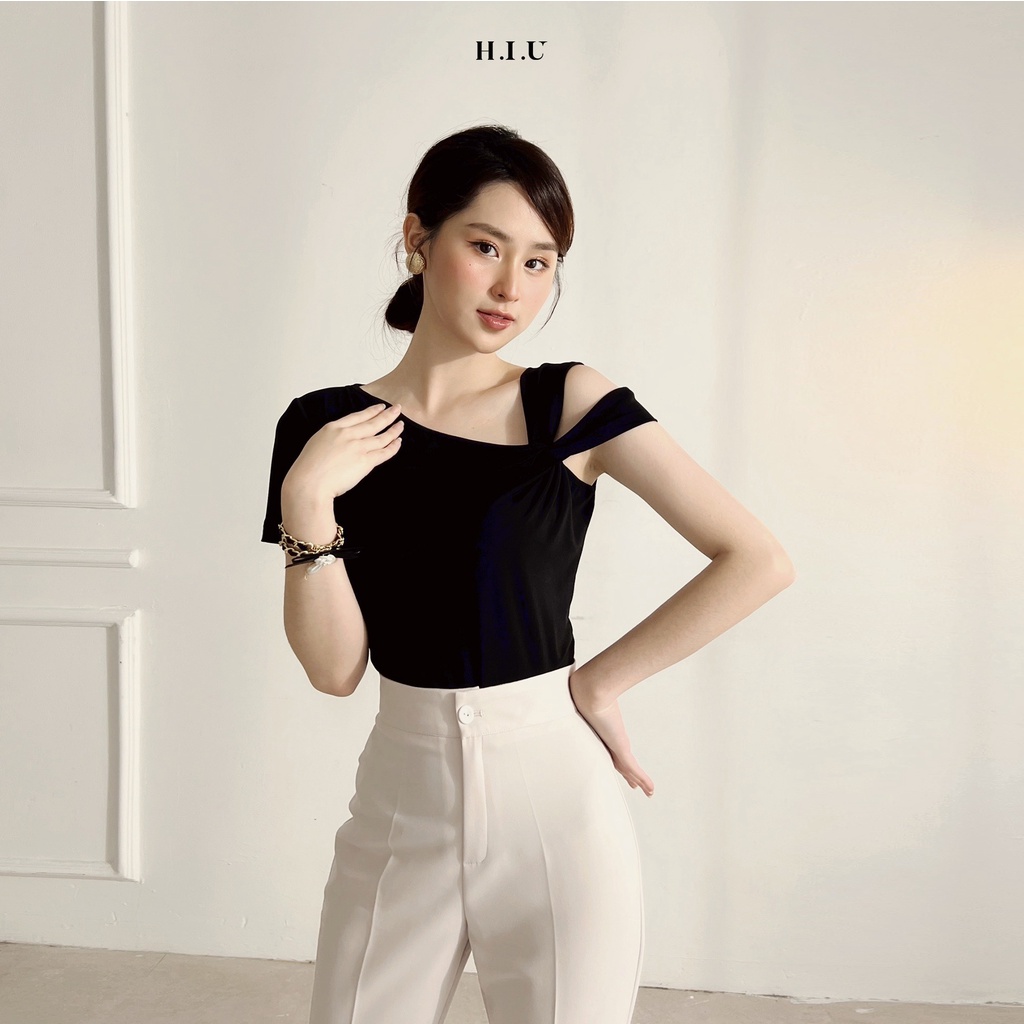 Áo thun nữ ngắn tay khoét vai Cut Out Black Top H.I.U Fashion , phông cách điệu thiết kế trendy HIU design