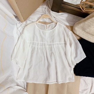 Sơmi baby doll trắng in hoa nổi
