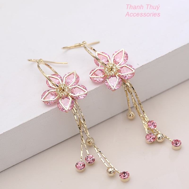 Bông tai nữ bông hoa pha lê có 4 màu tím, xanh dương, hồng, trắng, do Hàn Quốc thiết kế