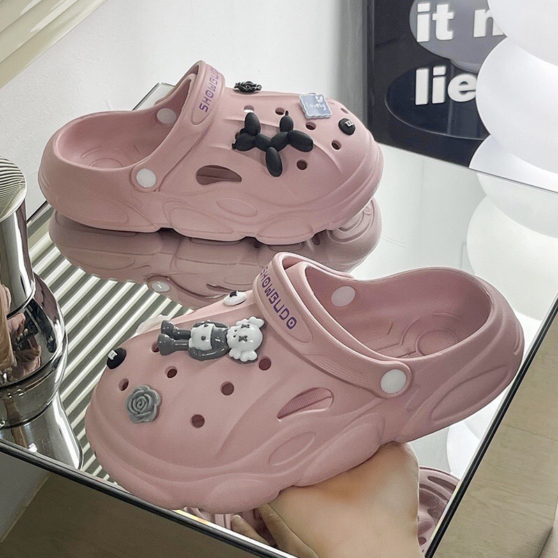 Dép Cross nữ Showbudo cao 4cm, Sục nữ độn đế kèm Sticker chất liệu Eva Hottrend 2022
