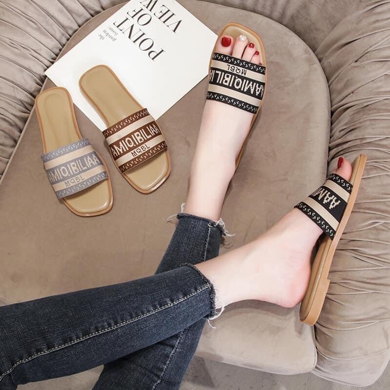 Dép quai ngang hoạ tiết chữ các màu