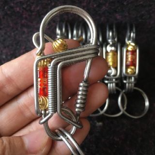 Móc khóa uốn thủ công (chụ khắc thần chú bình an và may mắn)