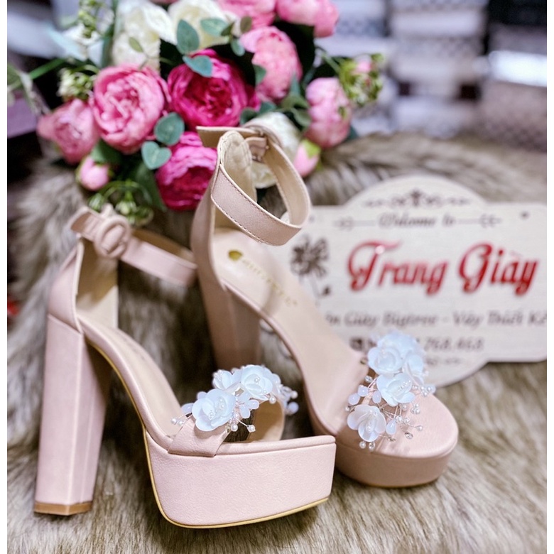 GIÀY CƯỚI, XĂNG ĐAN CƯỚI ĐÚP ĐẾ ĐÍNH HOA NGỌC( Hàng thiết kế làm và gắn đính thủ công, khách chắc lấy mới đặt giúp shop)