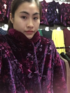 Áo nhung bà già .