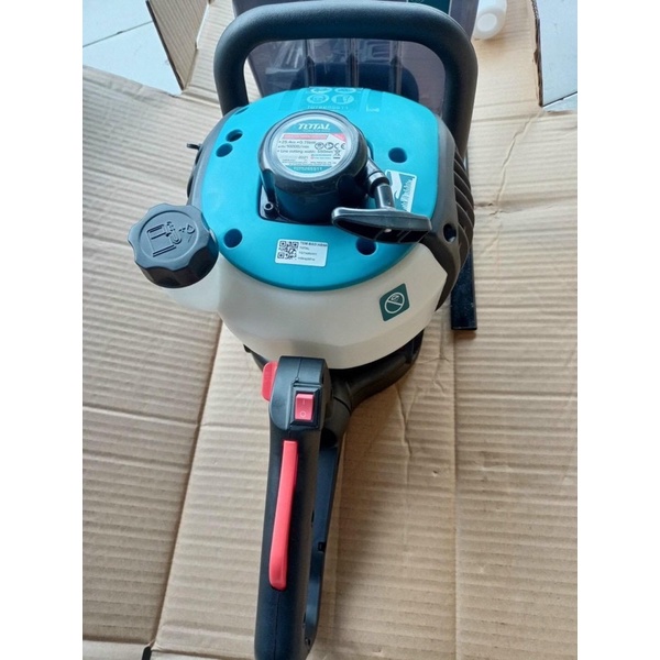 TOTAL Máy cắt tỉa hàng rào 0.75Kw-25.4cc 1HP TGT5265511