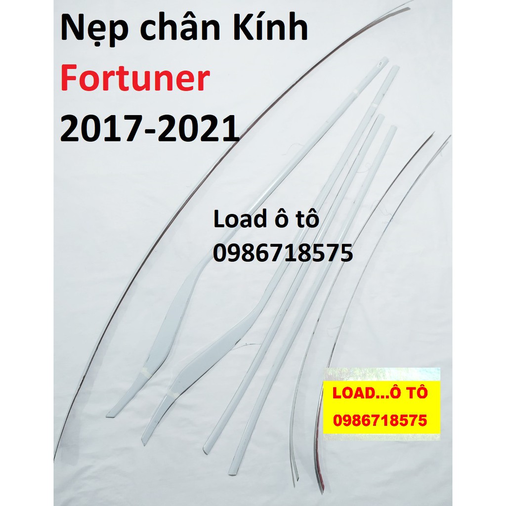 Nẹp Chân Kính, Cong Kính Xe Toyota Fortuner 2022-2017 Chất Liệu Inox sáng Bóng Cao Cấp, Lớp Bảo Vệ Màu Kem