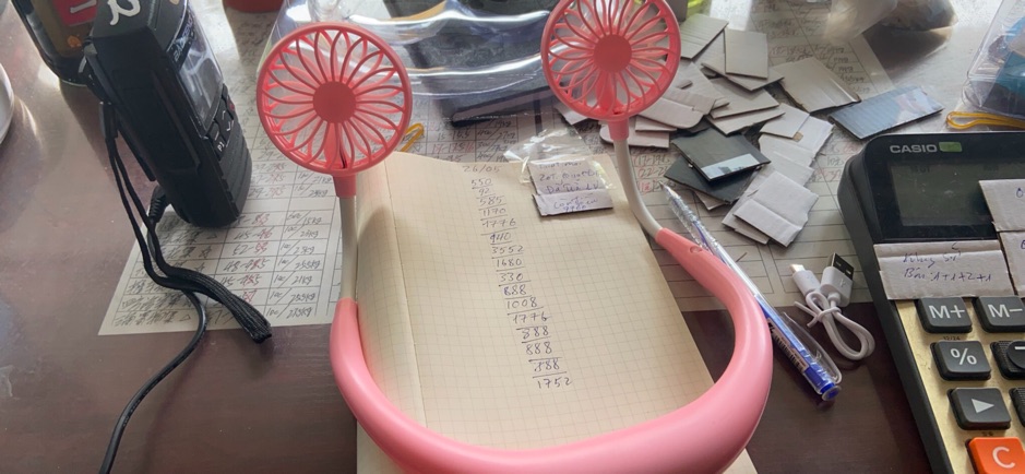 Quạt mini đeo cổ siêu mát kèm ảnh thật | BigBuy360 - bigbuy360.vn