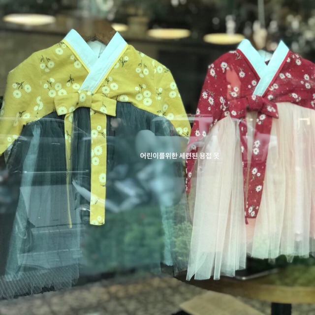 Váy hanbok cách tân cho bé gái